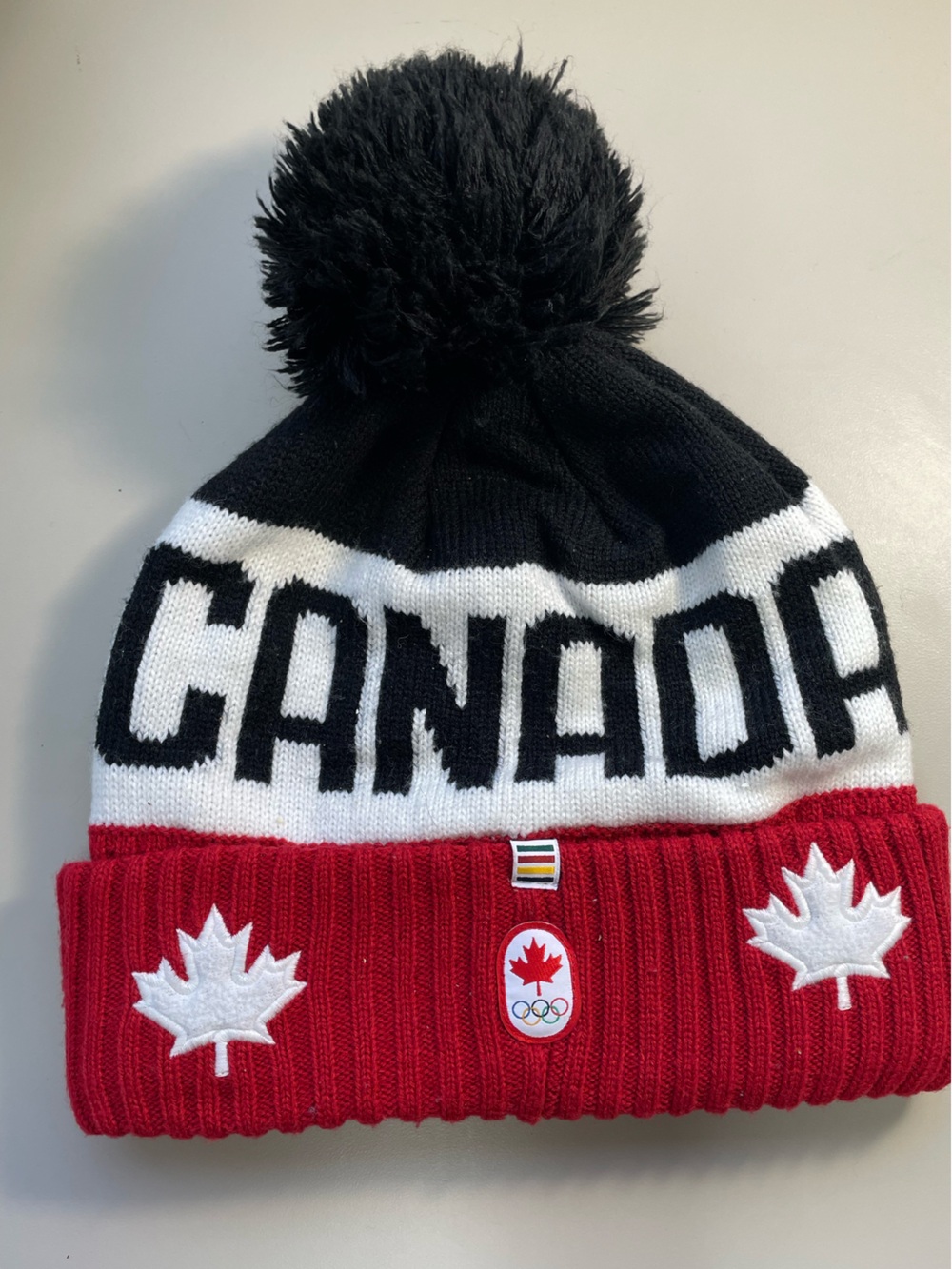 Team Canada Olympic Red Black & White Knit Pom-Pom Beanie Toque - size Adult